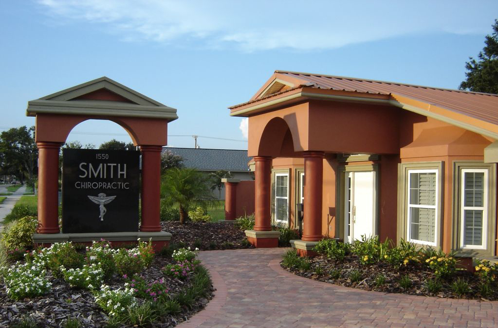 The front street view of Smith Chiropractic Offices in Winter Haven, Florida. 